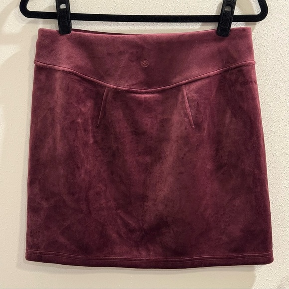Lululemon NWT Medium Garnet  Scuba High Rise Mini Velvet Skirt Comfort Casual - Picture 2 of 6